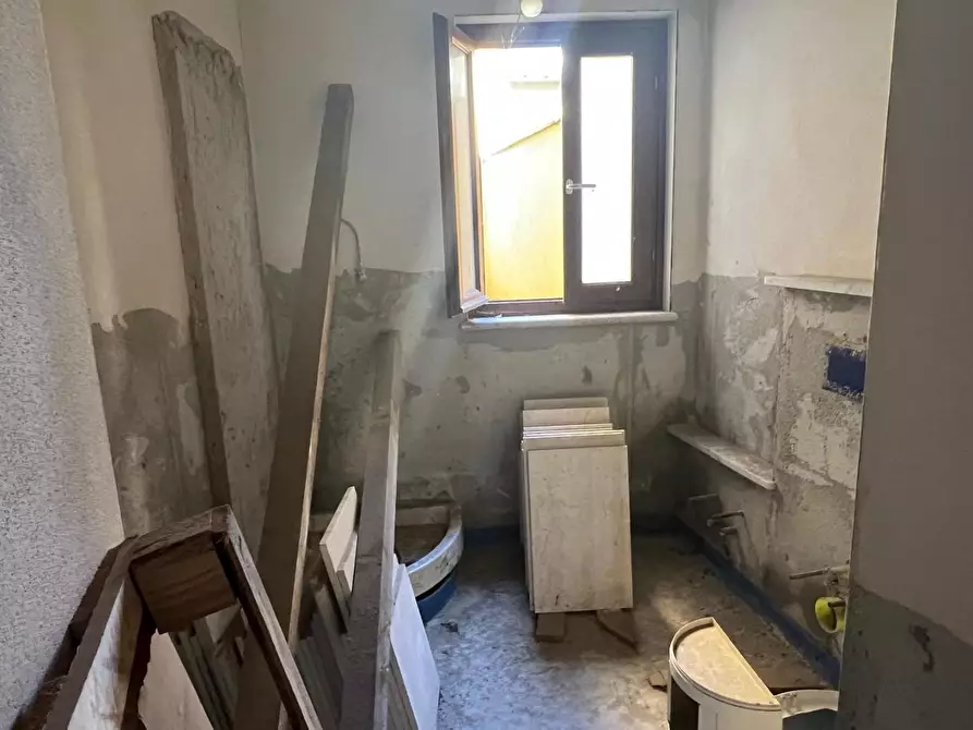 Immagine 15 di Magazzino in vendita  a Carrara