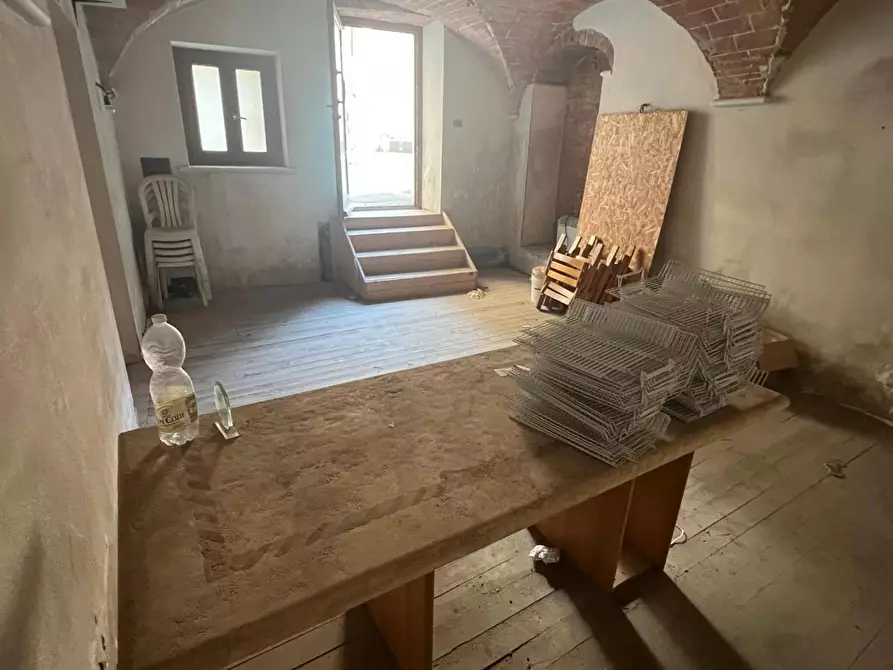 Immagine 3 di Magazzino in vendita  a Carrara