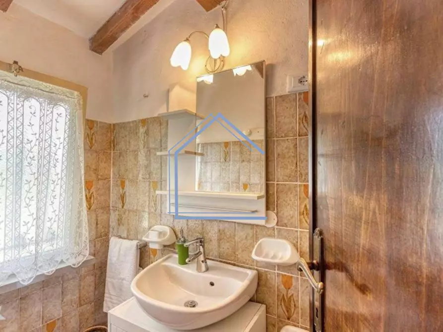 Immagine 12 di Casa semindipendente in vendita  a Camaiore