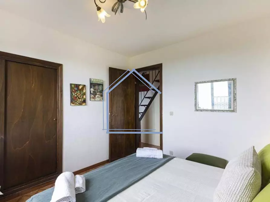 Immagine 9 di Casa semindipendente in vendita  a Camaiore