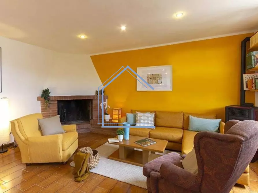 Immagine 1 di Casa semindipendente in vendita  a Camaiore