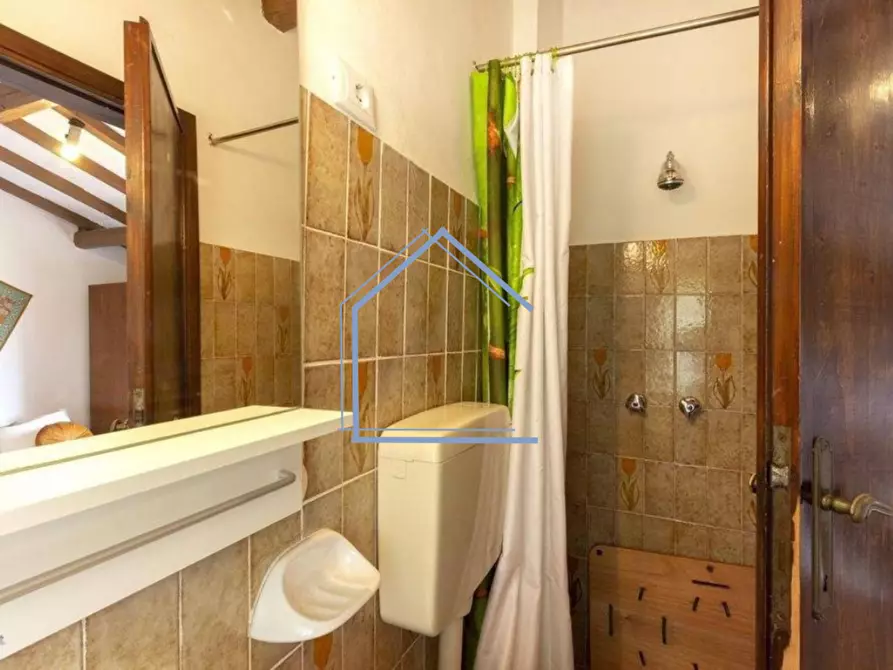 Immagine 13 di Casa semindipendente in vendita  a Camaiore