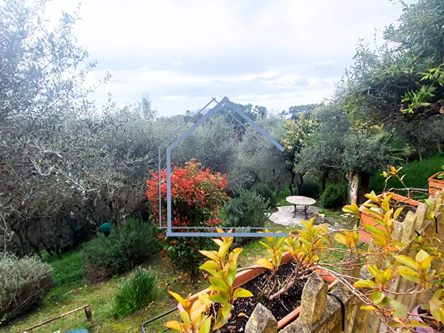 Immagine 18 di Casa semindipendente in vendita  a Camaiore