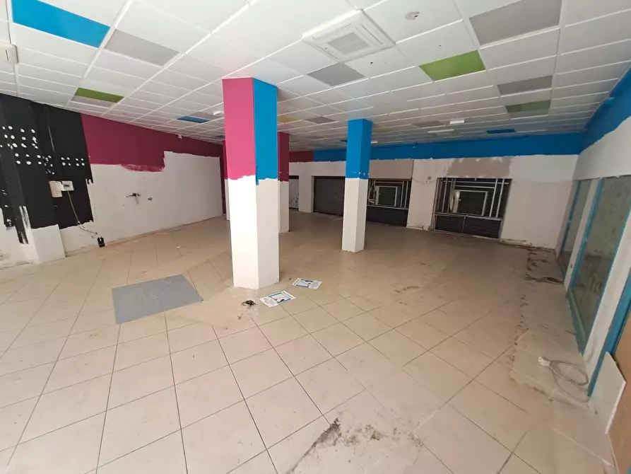 Immagine 10 di Locale commerciale in affitto  a Livorno