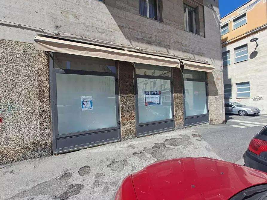 Immagine 6 di Locale commerciale in affitto  a Livorno