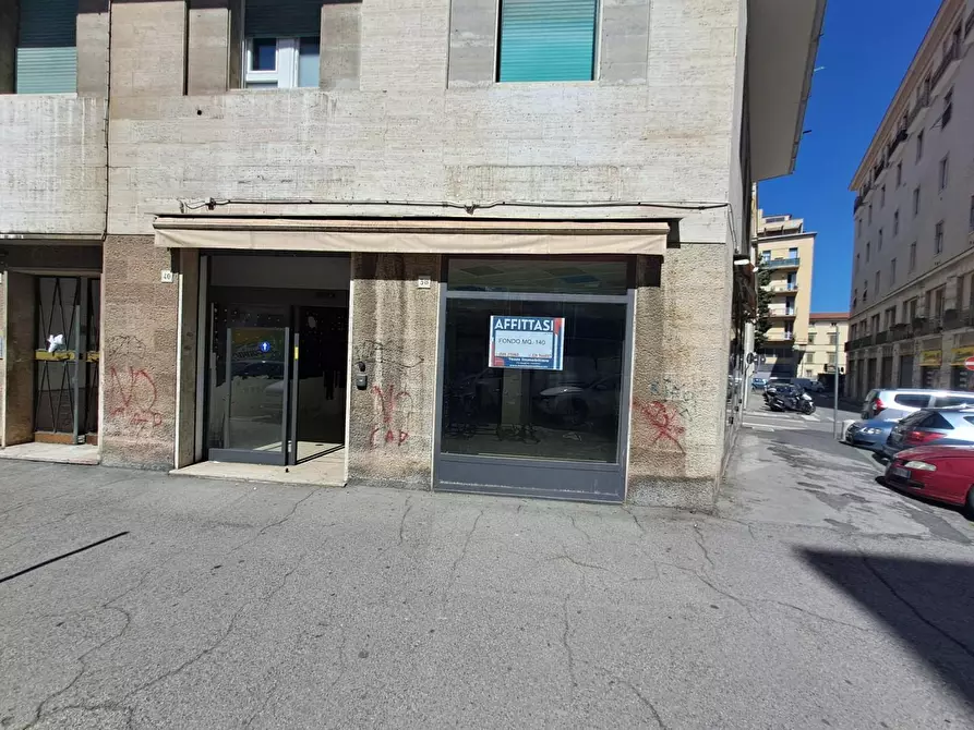 Immagine 4 di Locale commerciale in affitto  a Livorno
