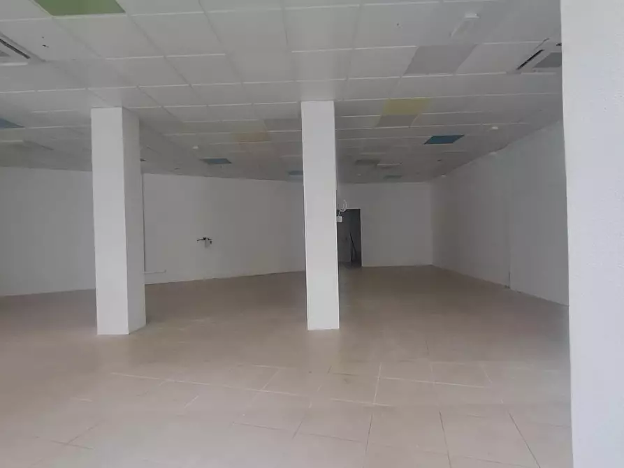 Immagine 5 di Locale commerciale in affitto  a Livorno