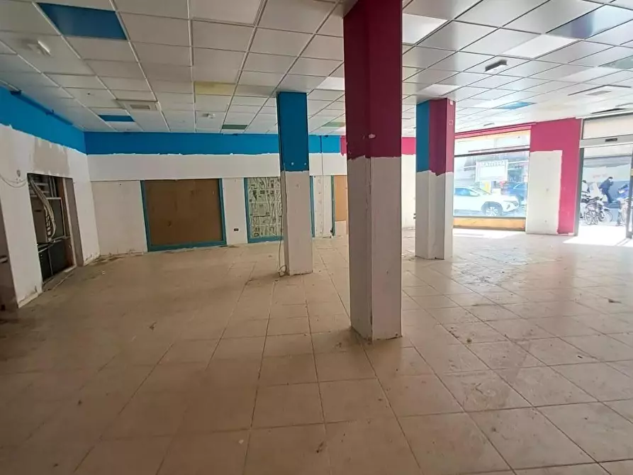 Immagine 13 di Locale commerciale in affitto  a Livorno