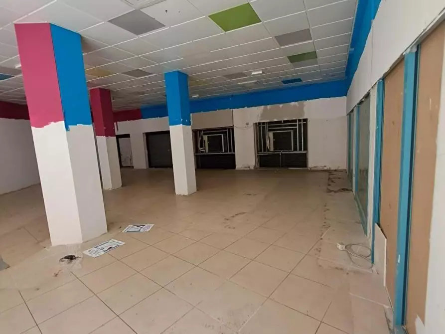 Immagine 9 di Locale commerciale in affitto  a Livorno