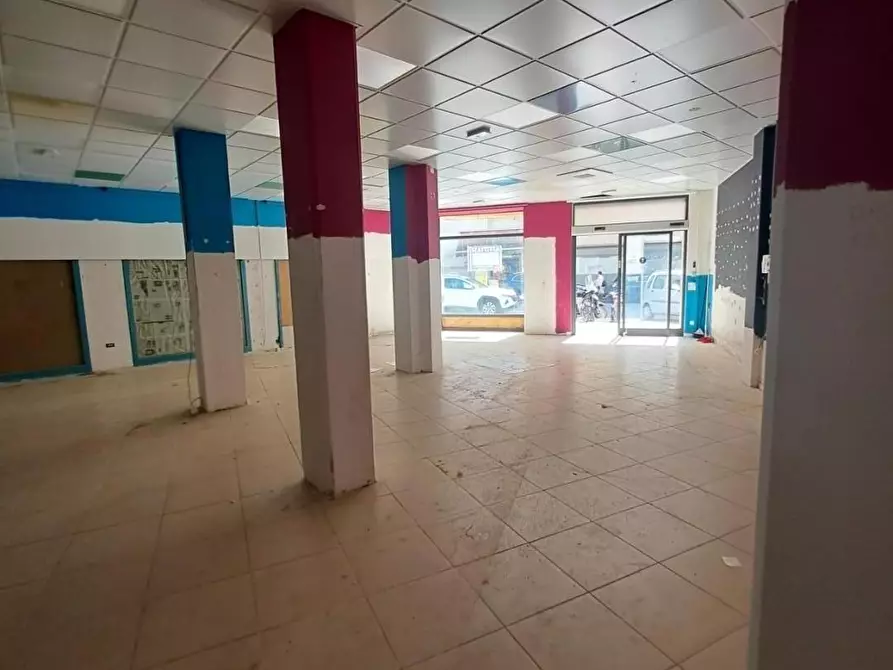 Immagine 12 di Locale commerciale in affitto  a Livorno