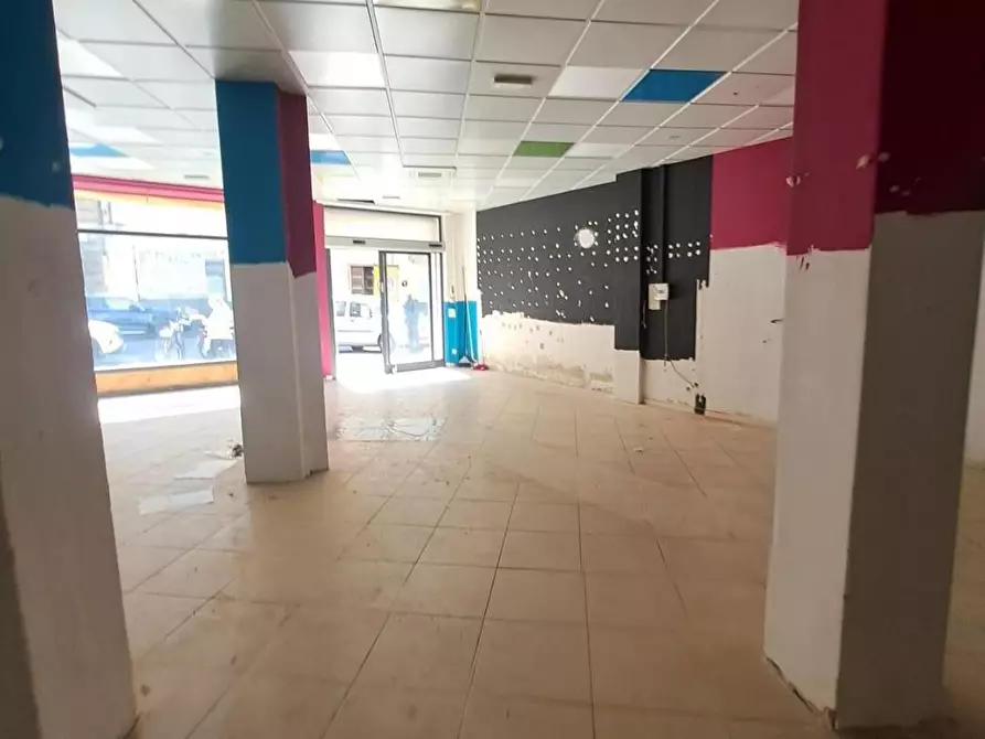 Immagine 15 di Locale commerciale in affitto  a Livorno