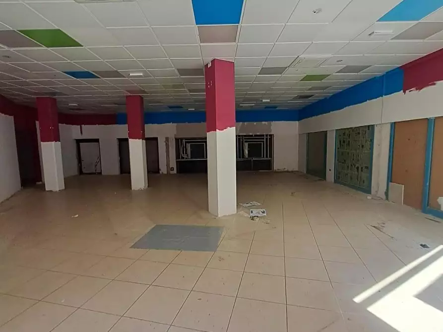 Immagine 7 di Locale commerciale in affitto  a Livorno