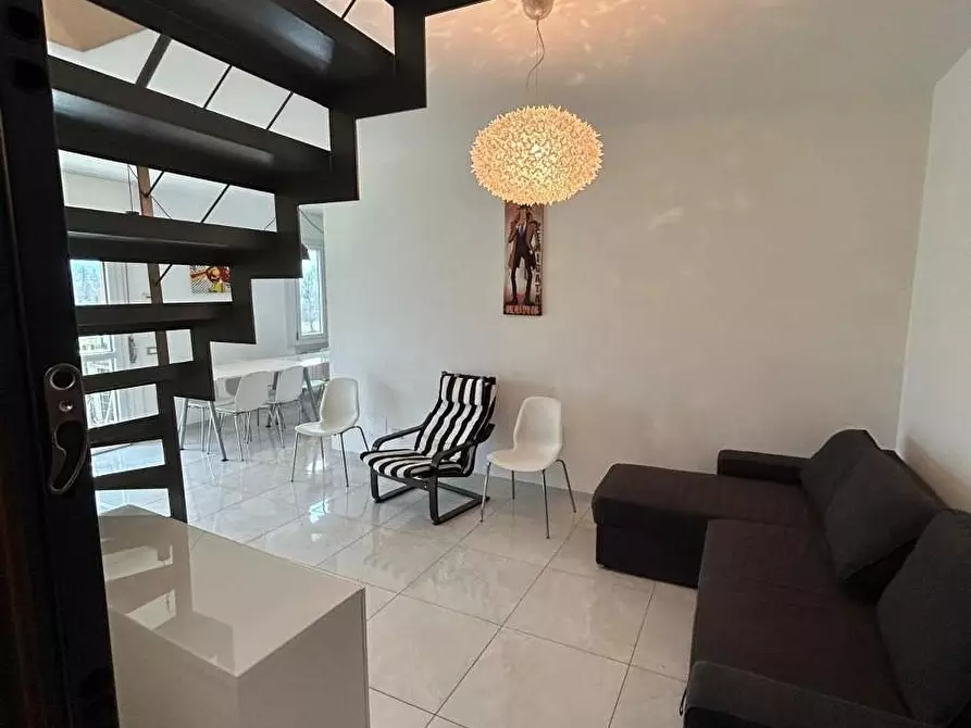 Immagine 8 di Appartamento in affitto  a Massa