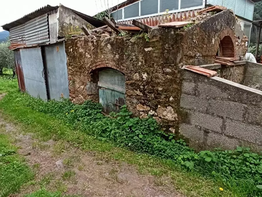 Immagine 13 di Rustico / casale in vendita  a Lucca