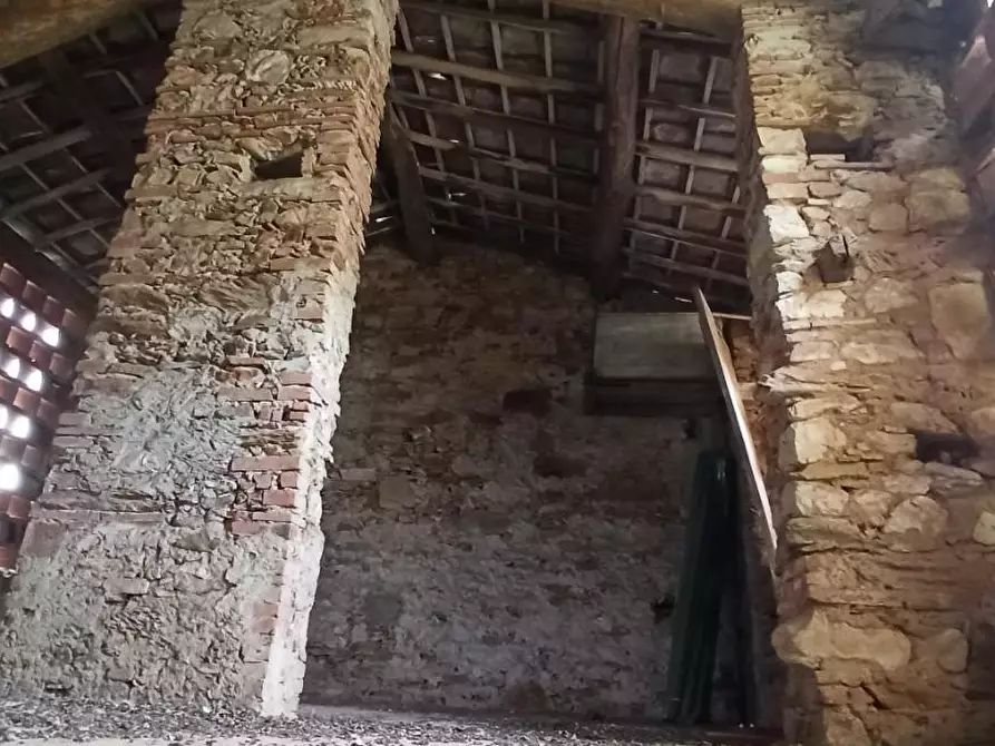 Immagine 3 di Rustico / casale in vendita  a Lucca