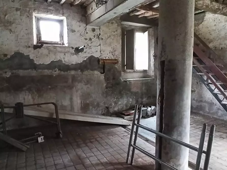 Immagine 10 di Rustico / casale in vendita  a Lucca