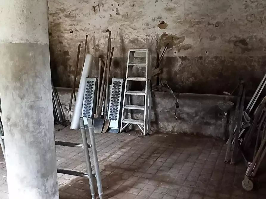 Immagine 8 di Rustico / casale in vendita  a Lucca