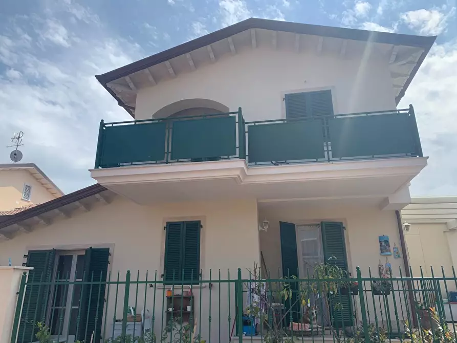 Immagine 8 di Appartamento in vendita  a Carrara