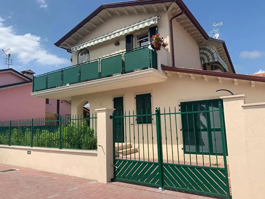 Immagine 7 di Appartamento in vendita  a Carrara