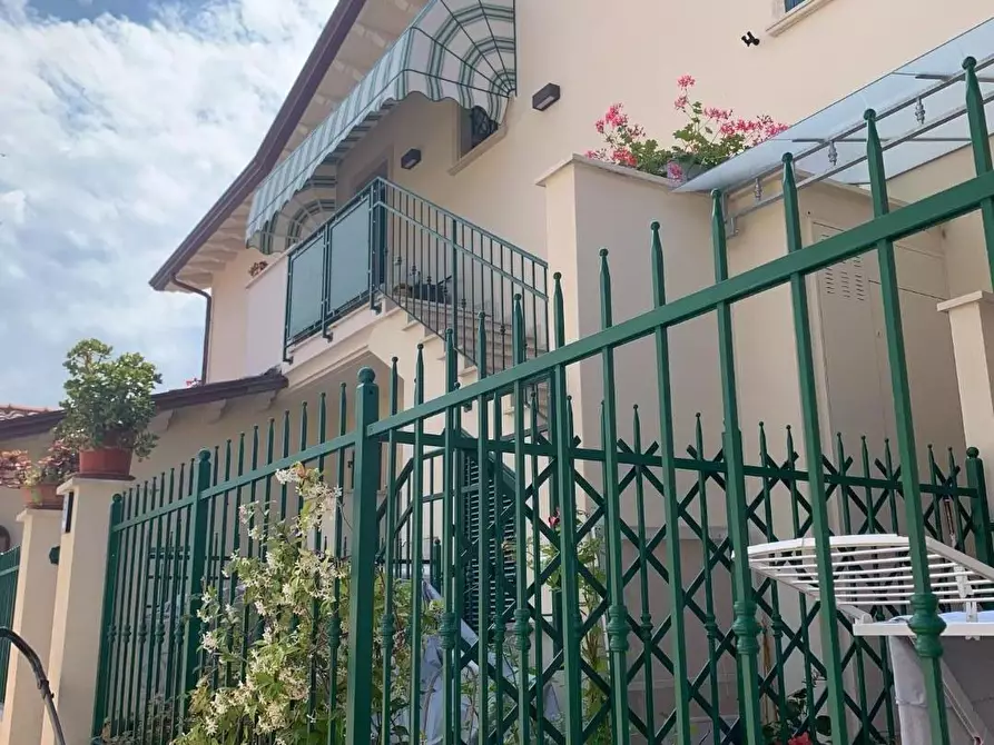 Immagine 10 di Appartamento in vendita  a Carrara