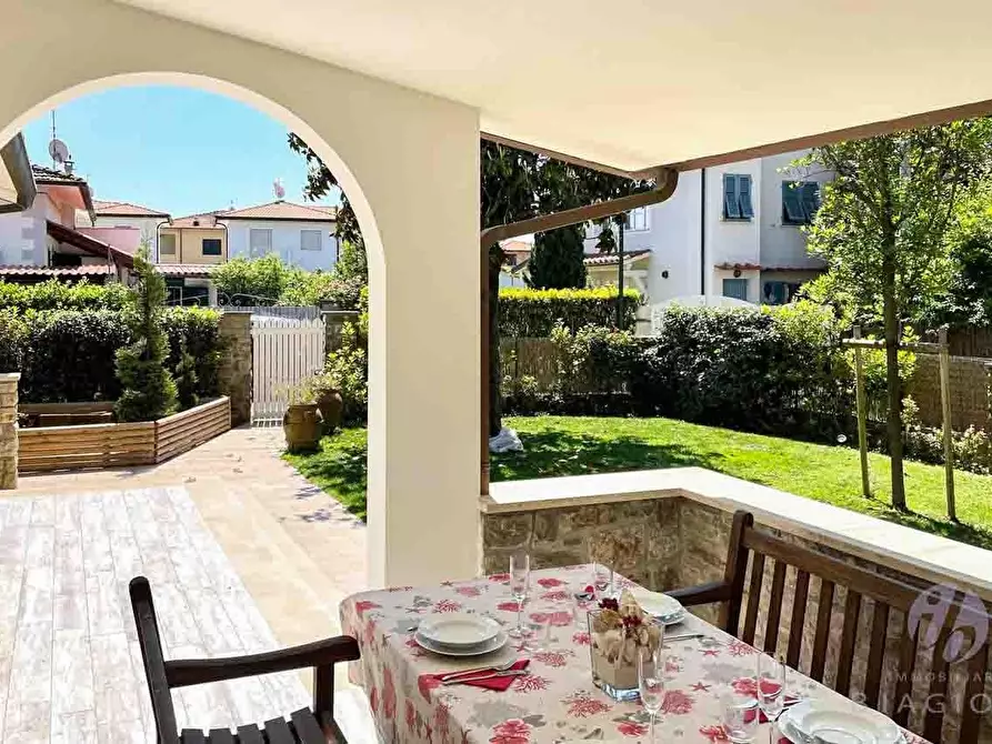 Immagine 4 di Casa indipendente in vendita  a Forte Dei Marmi