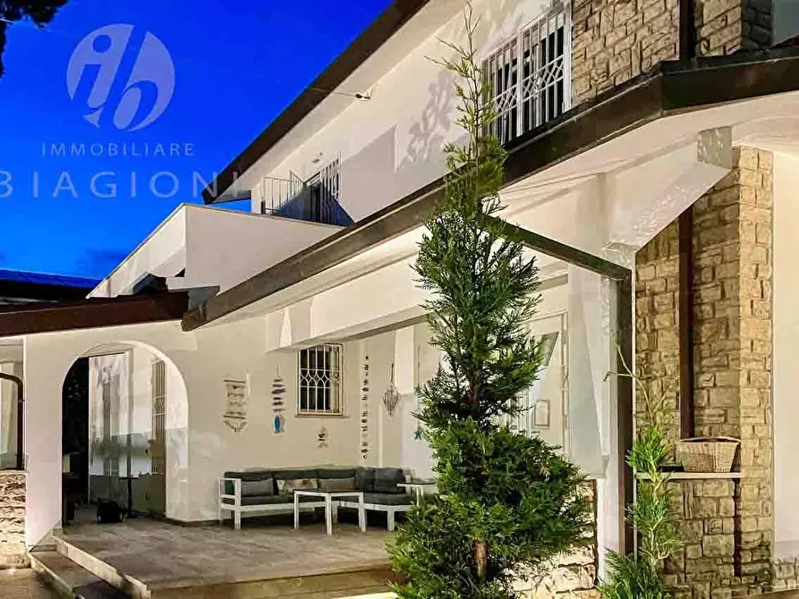 Immagine 1 di Casa indipendente in vendita  a Forte Dei Marmi