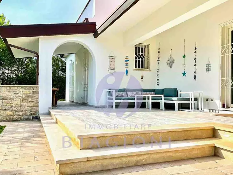 Immagine 3 di Casa indipendente in vendita  a Forte Dei Marmi