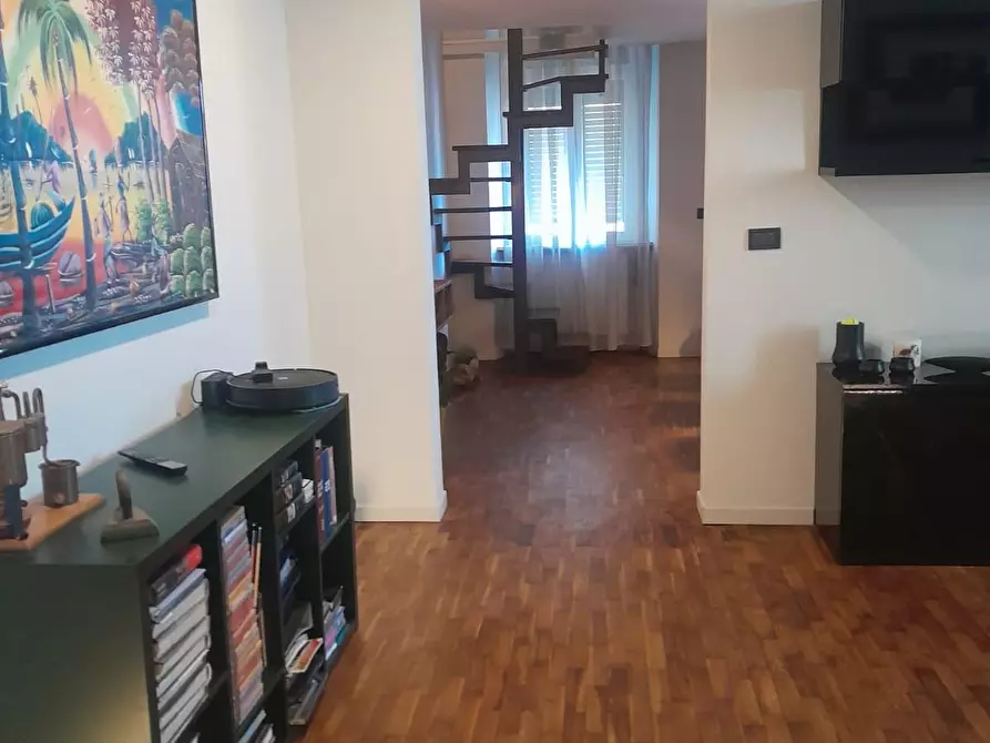 Immagine 3 di Appartamento in vendita  a Livorno