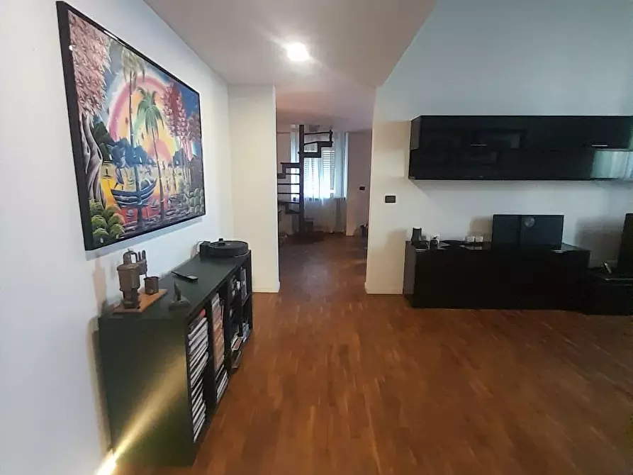 Immagine 2 di Appartamento in vendita  a Livorno