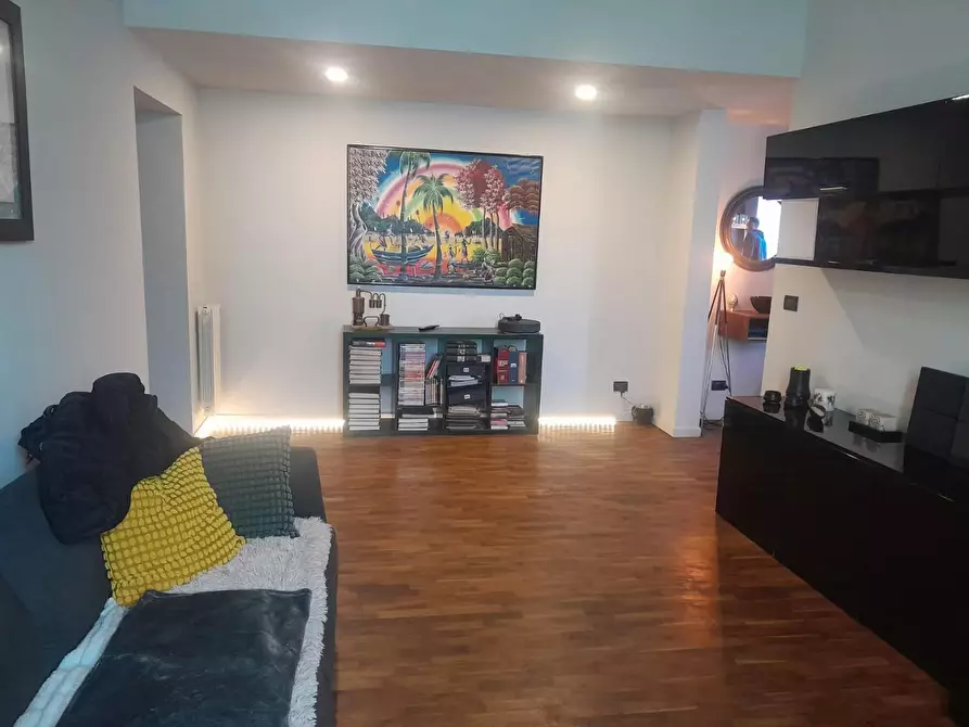 Immagine 5 di Appartamento in vendita  a Livorno