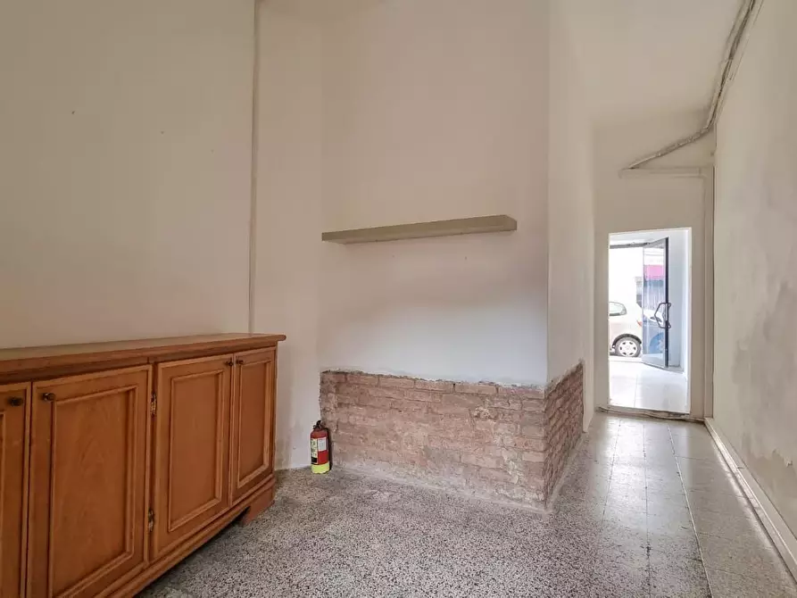 Immagine 6 di Locale commerciale in vendita  a Collesalvetti