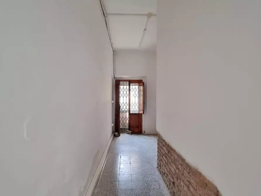 Immagine 3 di Locale commerciale in vendita  a Collesalvetti