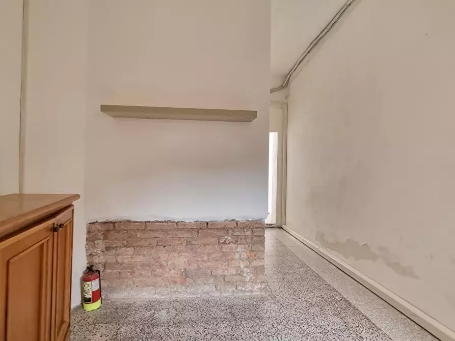 Immagine 5 di Locale commerciale in vendita  a Collesalvetti