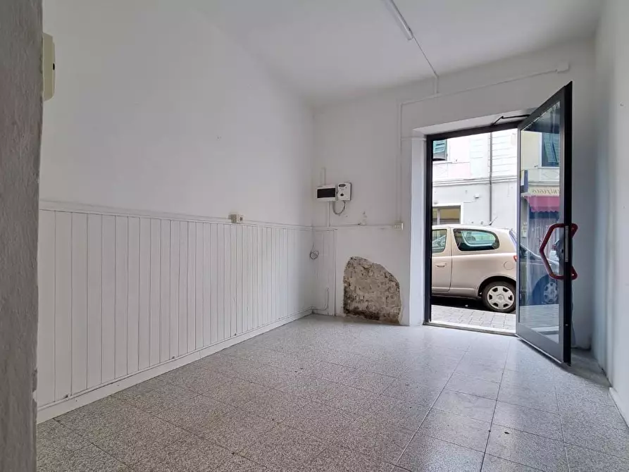 Immagine 7 di Locale commerciale in vendita  a Collesalvetti