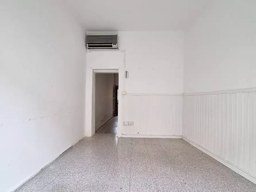 Immagine 9 di Locale commerciale in vendita  a Collesalvetti