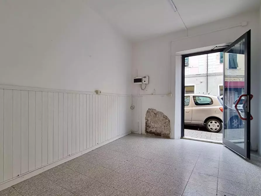 Immagine 8 di Locale commerciale in vendita  a Collesalvetti