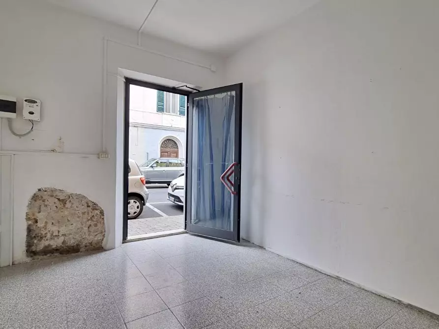 Immagine 2 di Locale commerciale in vendita  a Collesalvetti