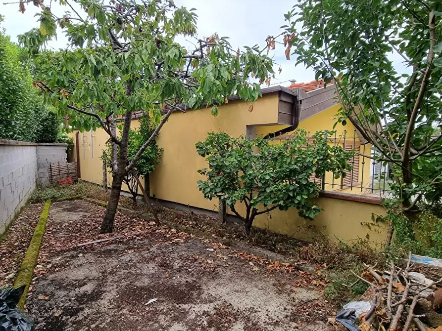 Immagine 7 di Locale commerciale in vendita  a Collesalvetti