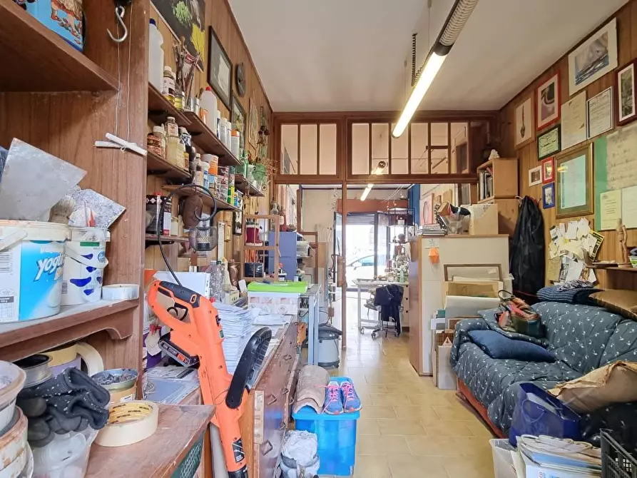 Immagine 2 di Locale commerciale in vendita  a Collesalvetti