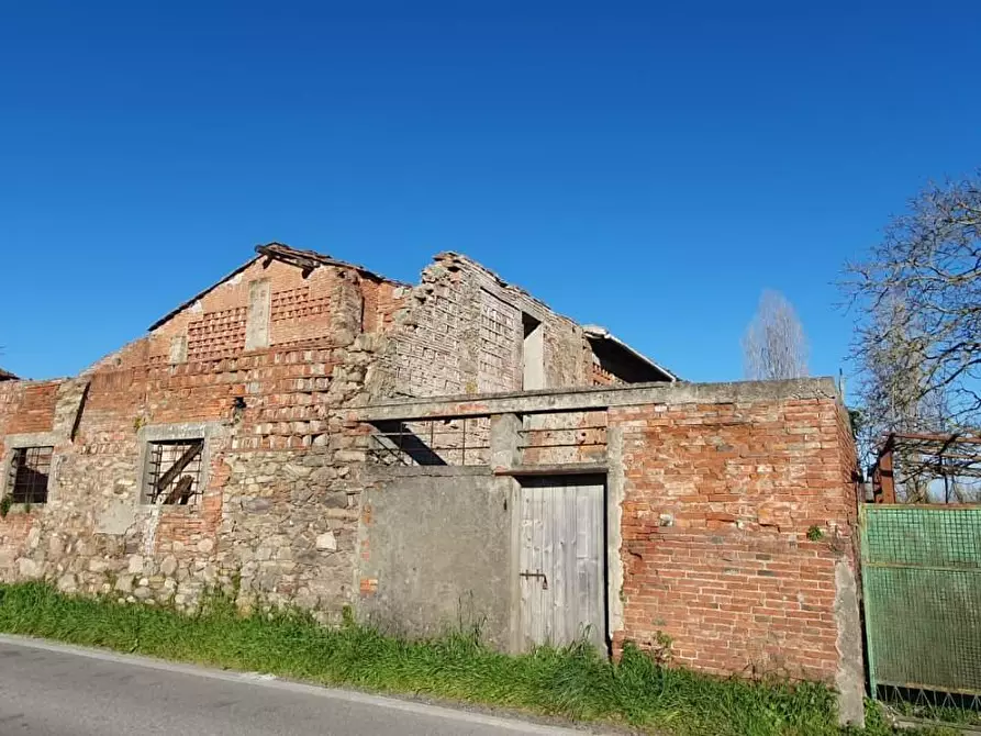 Immagine 4 di Deposito in vendita  a Capannori