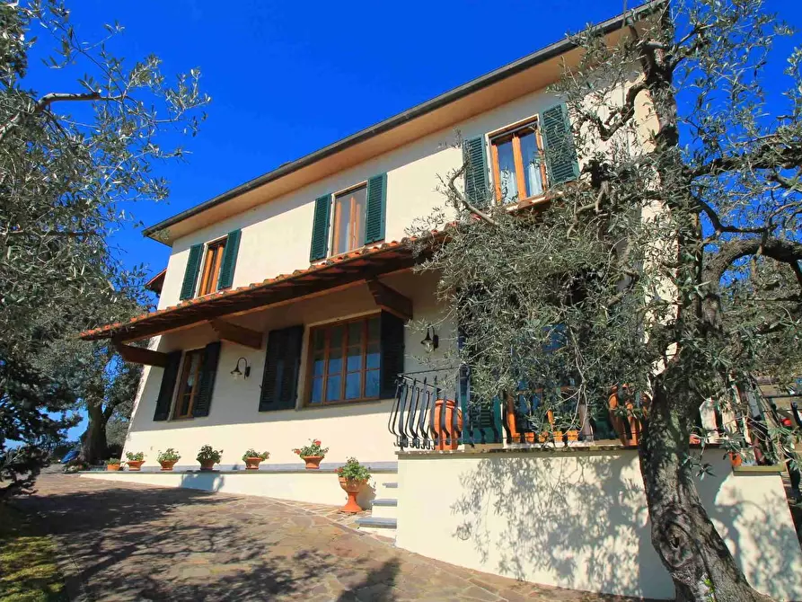 Immagine 2 di Villa in vendita  a Vinci