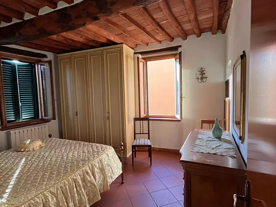 Immagine 5 di Appartamento in vendita  a Lucca