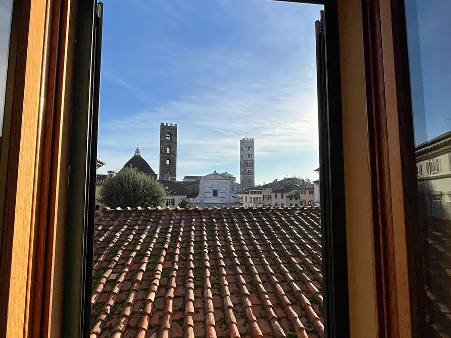 Immagine 9 di Appartamento in vendita  a Lucca
