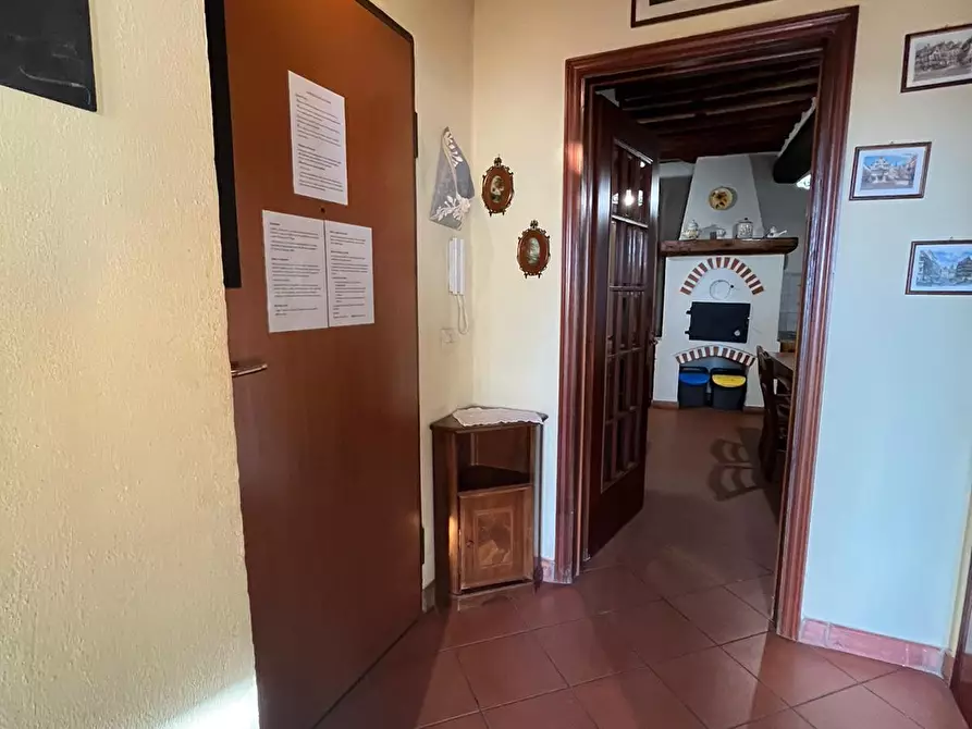 Immagine 21 di Appartamento in vendita  a Lucca