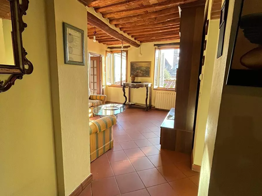 Immagine 19 di Appartamento in vendita  a Lucca