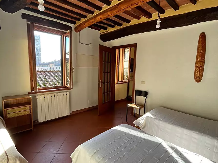 Immagine 2 di Appartamento in vendita  a Lucca