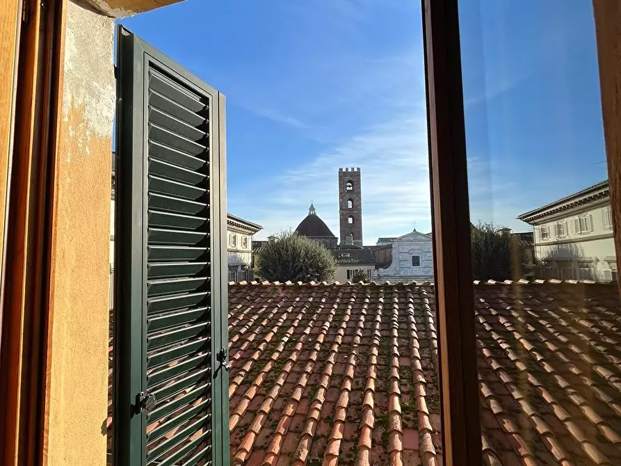Immagine 14 di Appartamento in vendita  a Lucca