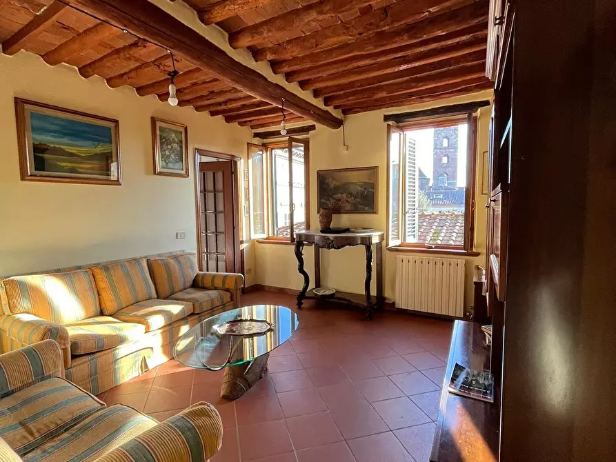 Immagine 15 di Appartamento in vendita  a Lucca