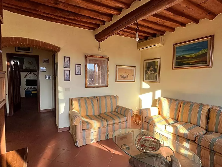 Immagine 13 di Appartamento in vendita  a Lucca