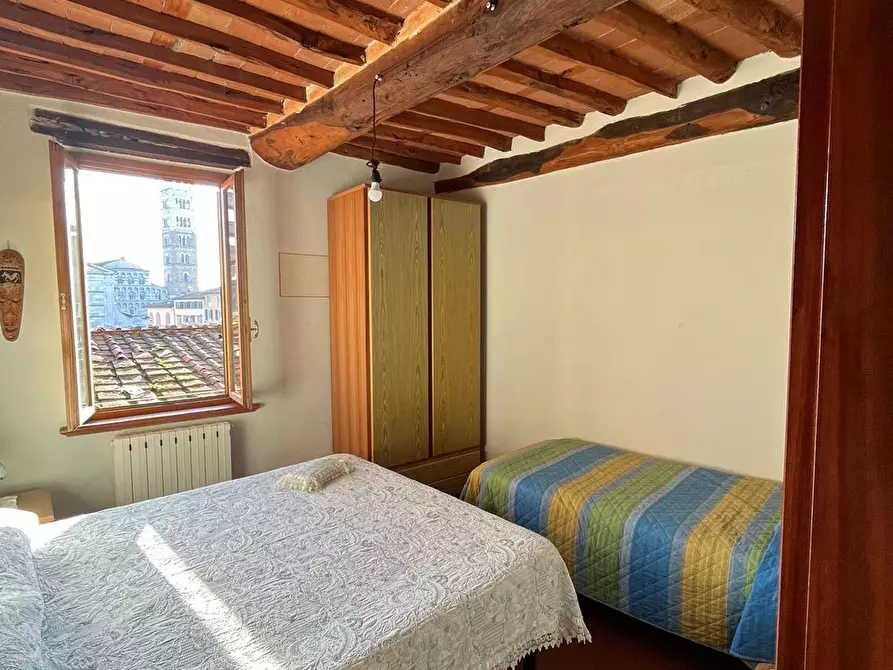 Immagine 7 di Appartamento in vendita  a Lucca